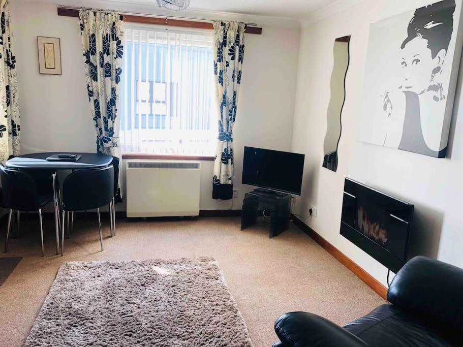 Crown Apartment City Centre Inverness Buitenkant foto